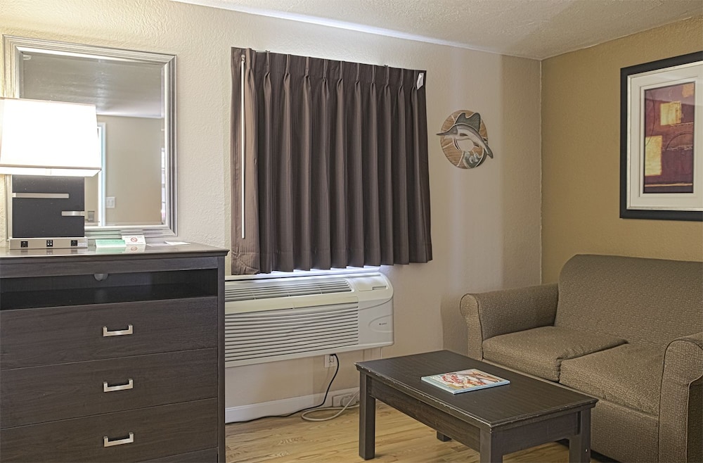 Rodeway Inn And Suites 52/71