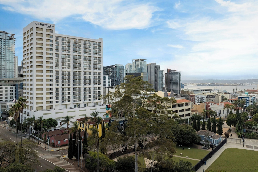 Courtyard by Marriott San Diego Downtown Little Italy 57/64