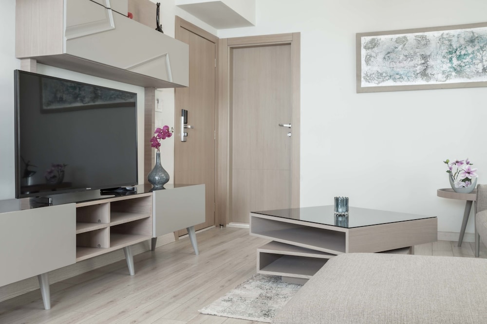 Lahoya Homes, Beirut 35/50