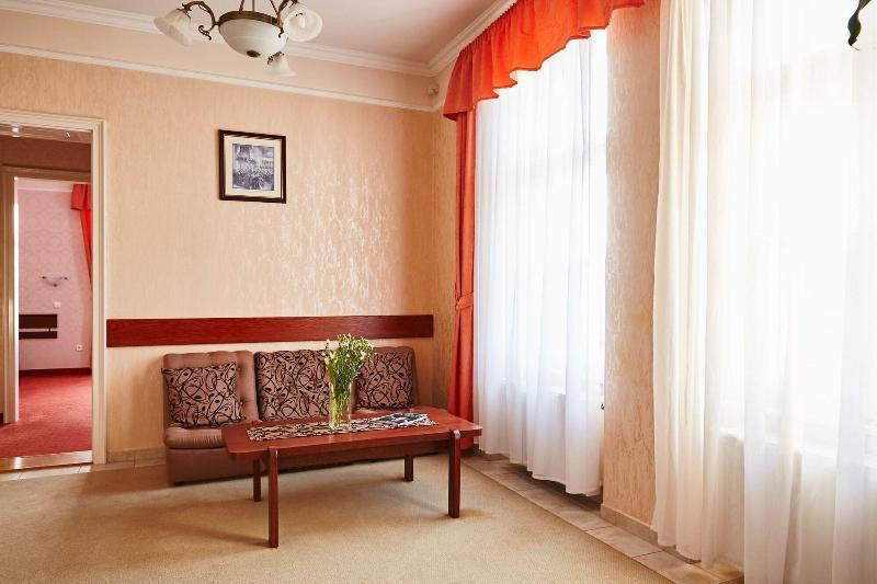 Astoria Hotel and Restaurant 27/41