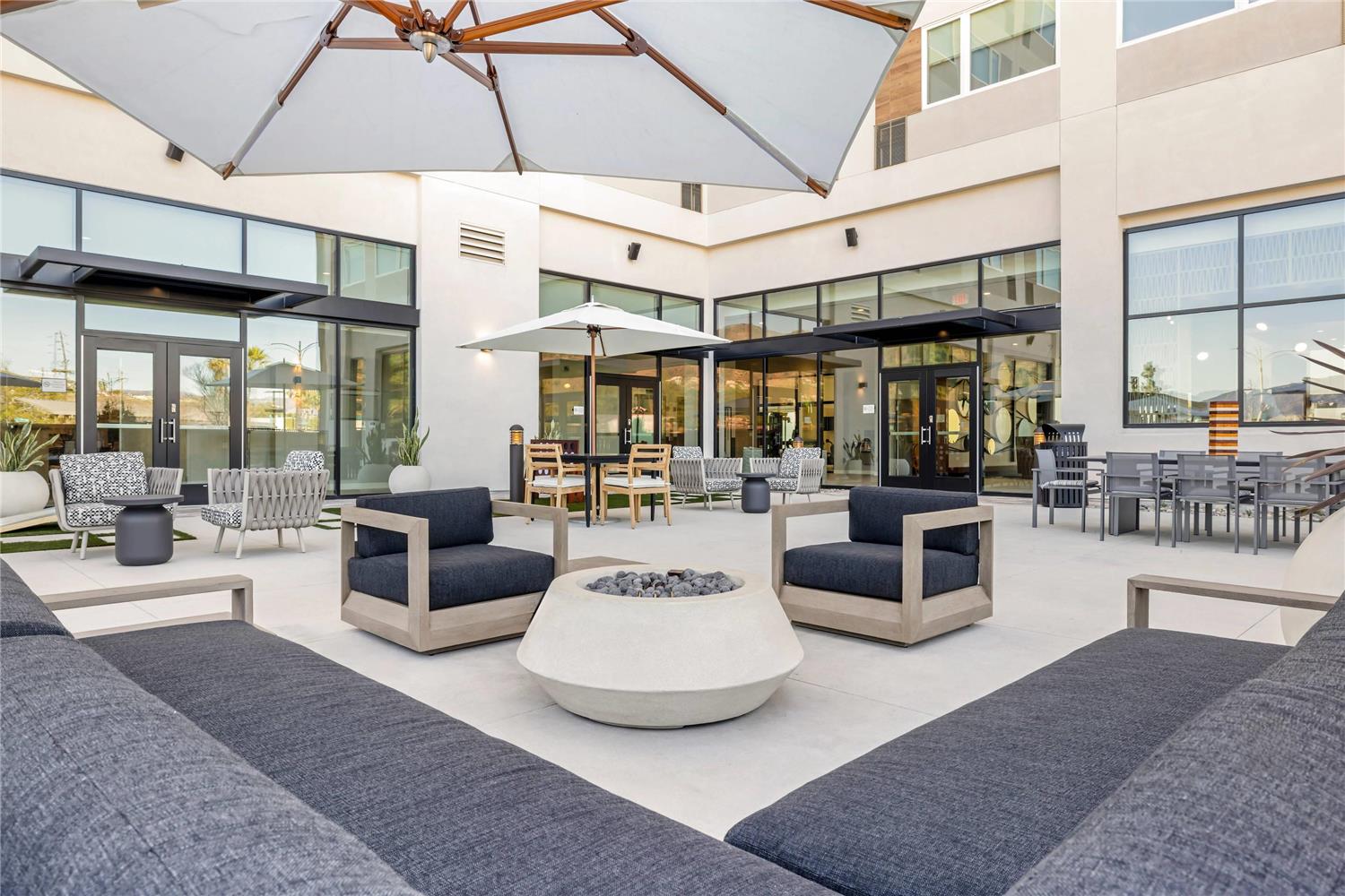 Cambria Hotel Burbank Airport 23/26