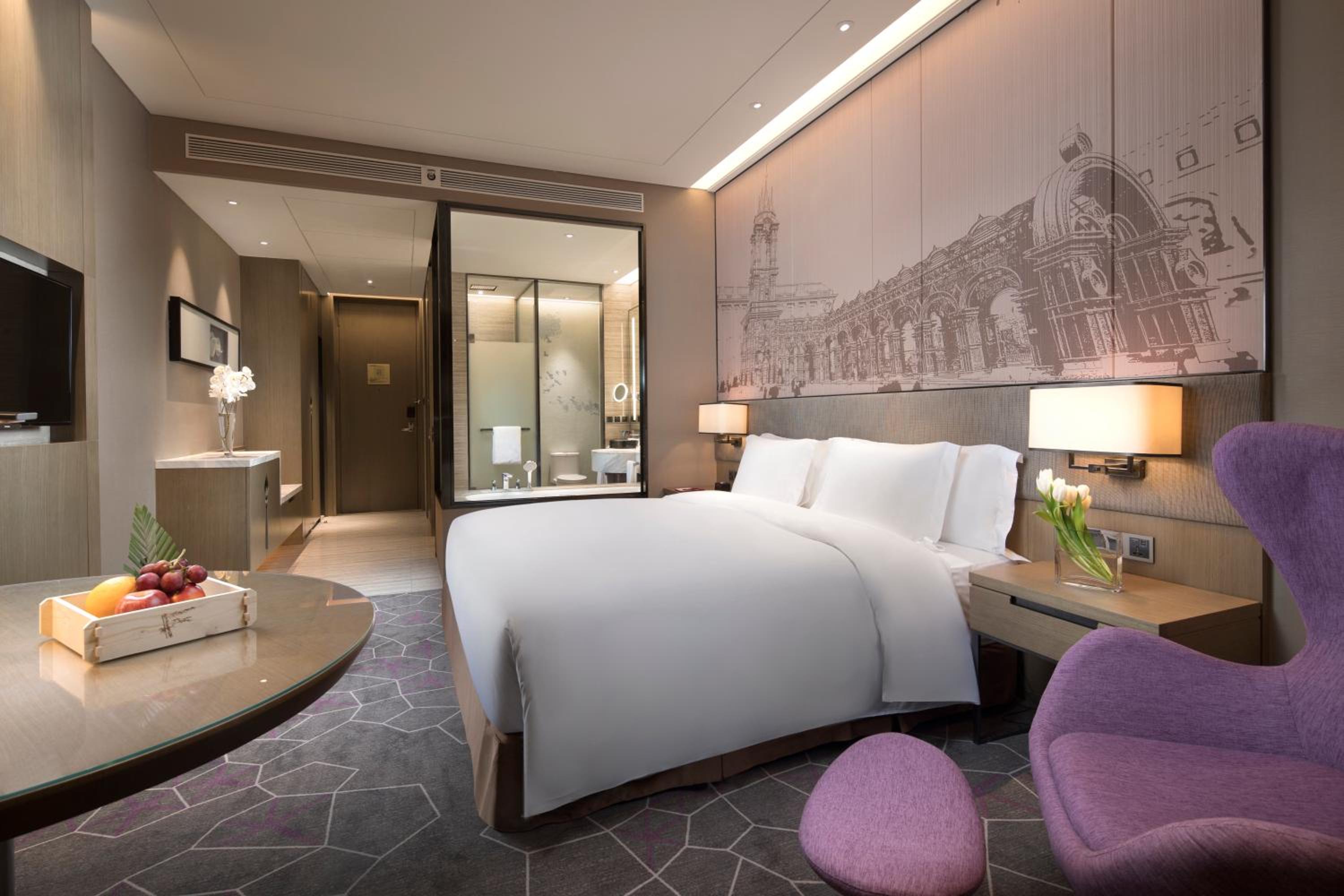 Superior, Queen Bed