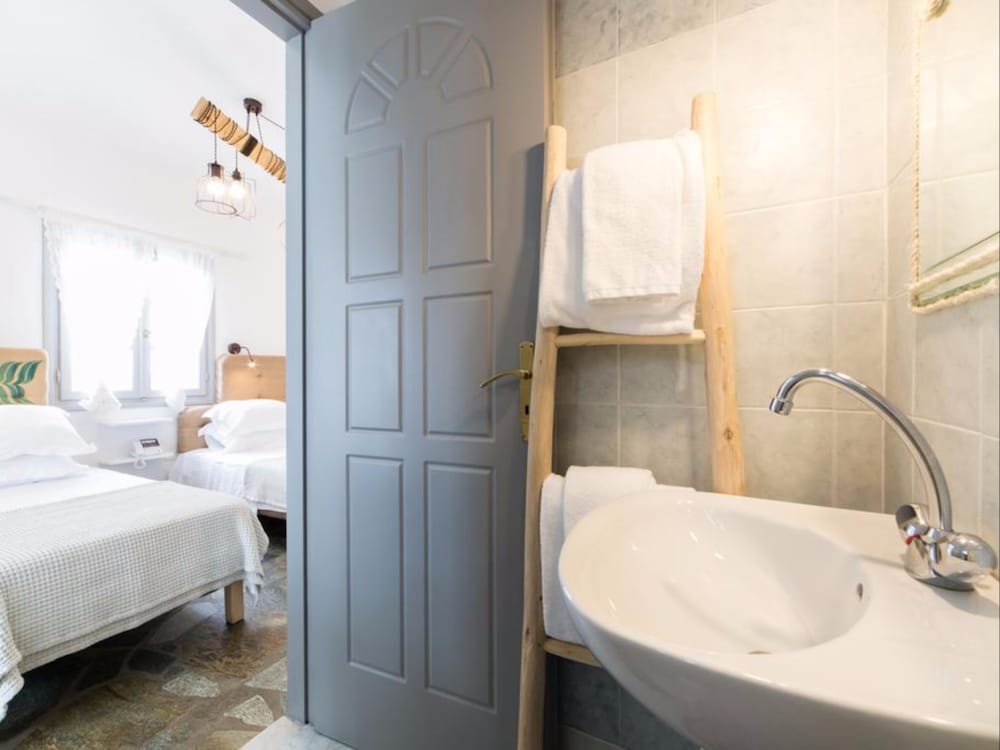 Evi Rooms 87/89