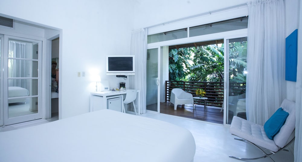 Le Cameleon Hotel 18/65