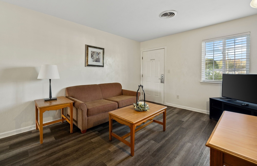 Affordable Suites of America Graham 26/33