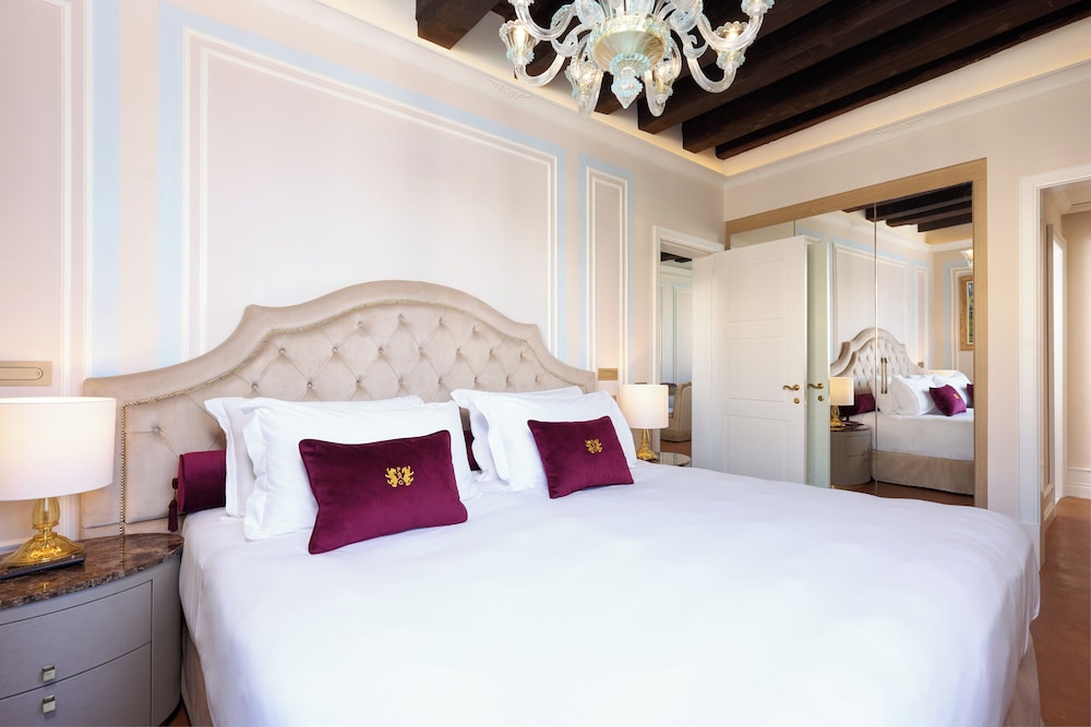 SUITE, GRAND CANAL VIEW