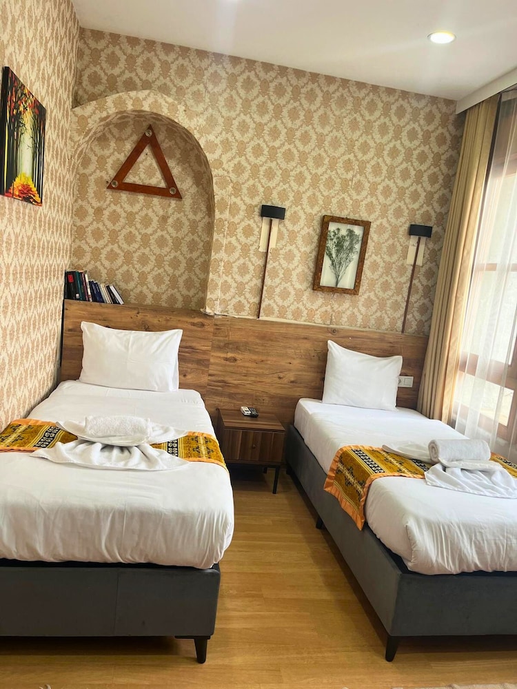 Otantik Guesthouse 13/37