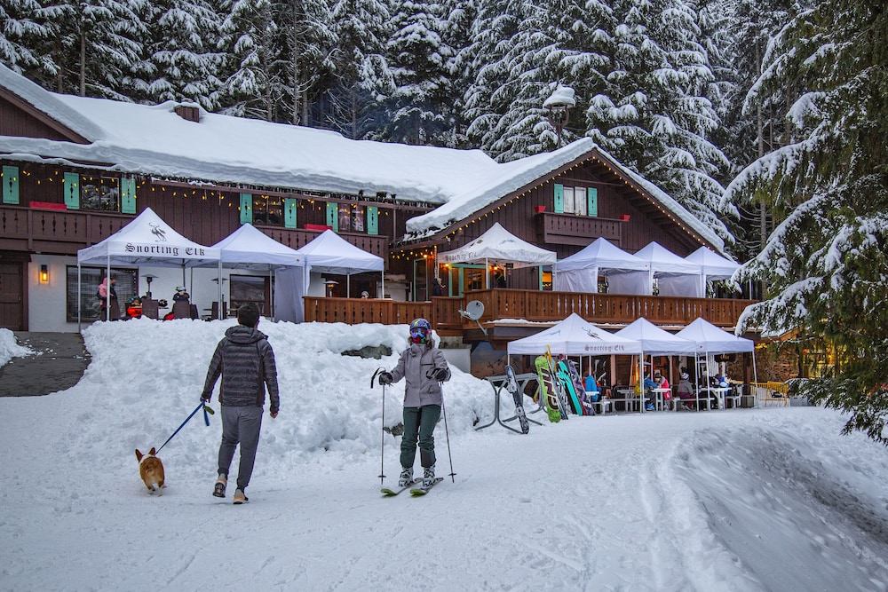 Crystal Mountain Hotels 8/50
