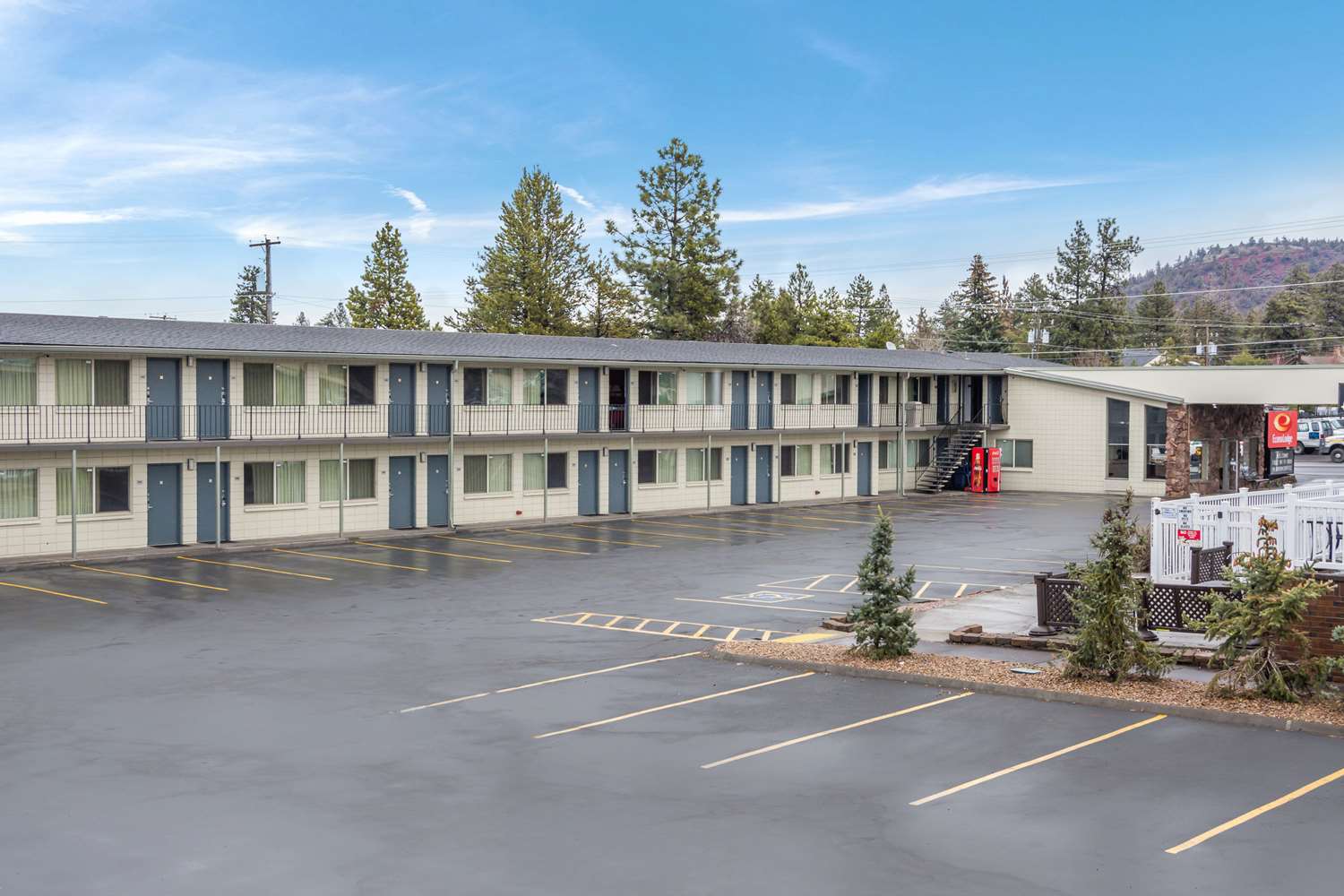 Bend Inn Suites Ex Econo Lodge 27/28