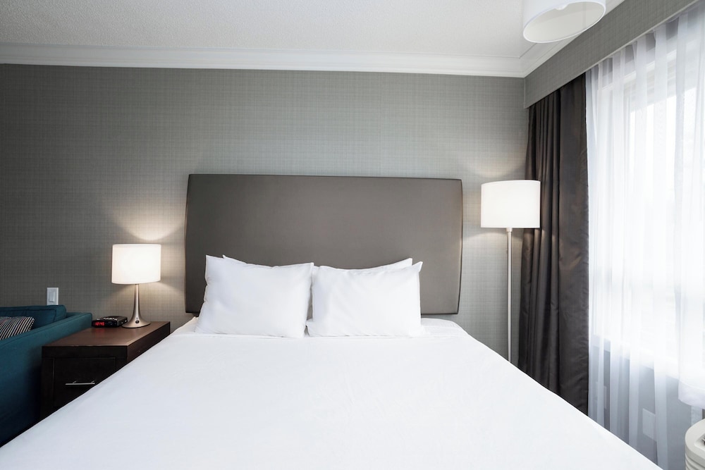 Standard, King Bed, Separate Building، Sandman Hotel Revelstoke 3/4