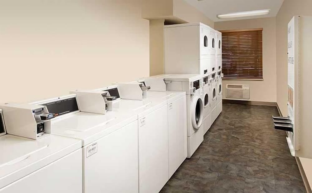 WoodSpring Suites Evansville East 14/21