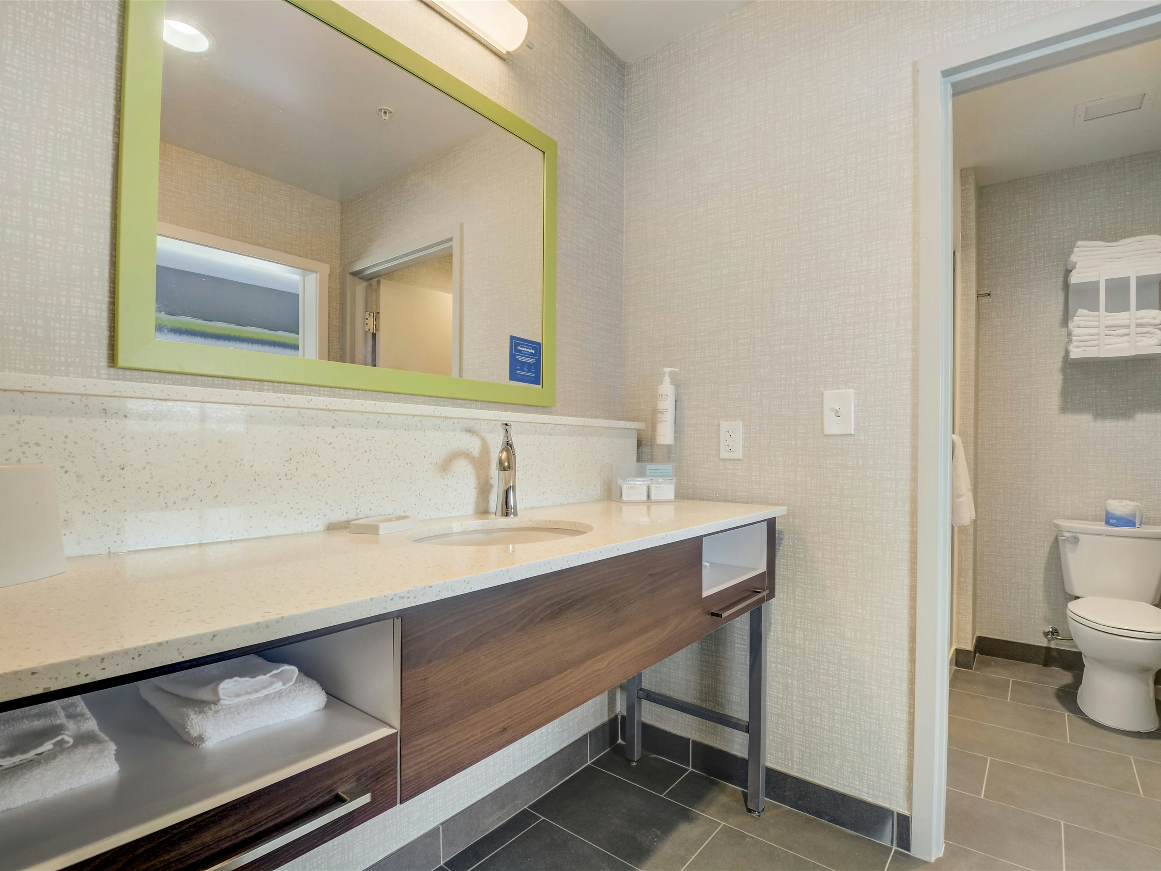 استوديو بسرير كينج لذوي الإعاقة، Hampton Inn and Suites Williamstown Ark Encounter 4/10