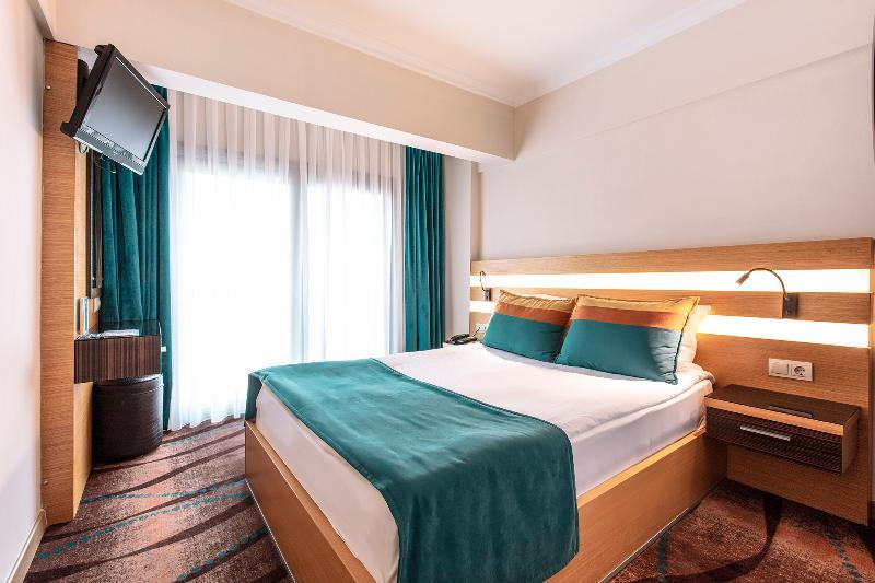 Room, King Bed, Land View