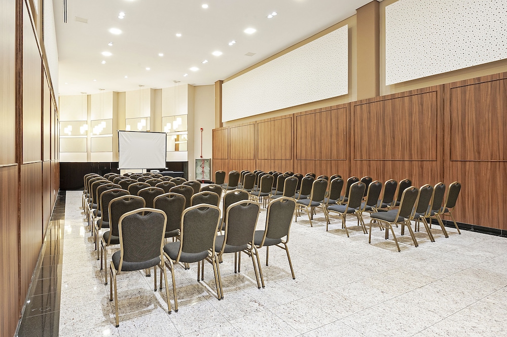 Firenze Business Hotel (ex Slaviero Essential Palhoca Viacatarina) 52/63
