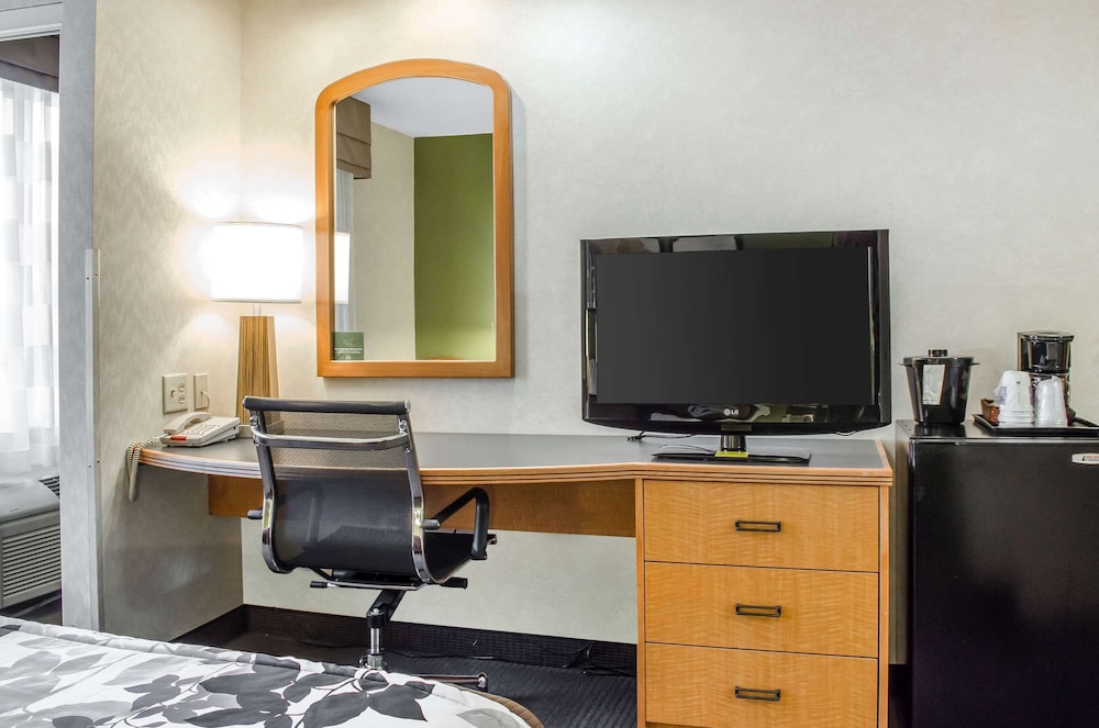 Sleep Inn And Suites Bensalem 28/33
