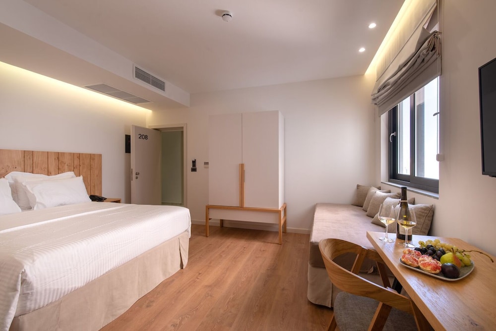 ROOM, TRIPLE