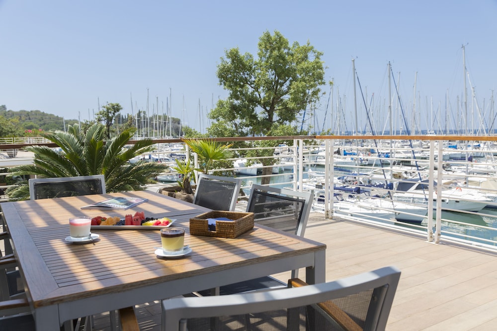 RESORT BAIA SCARLINO 55/75