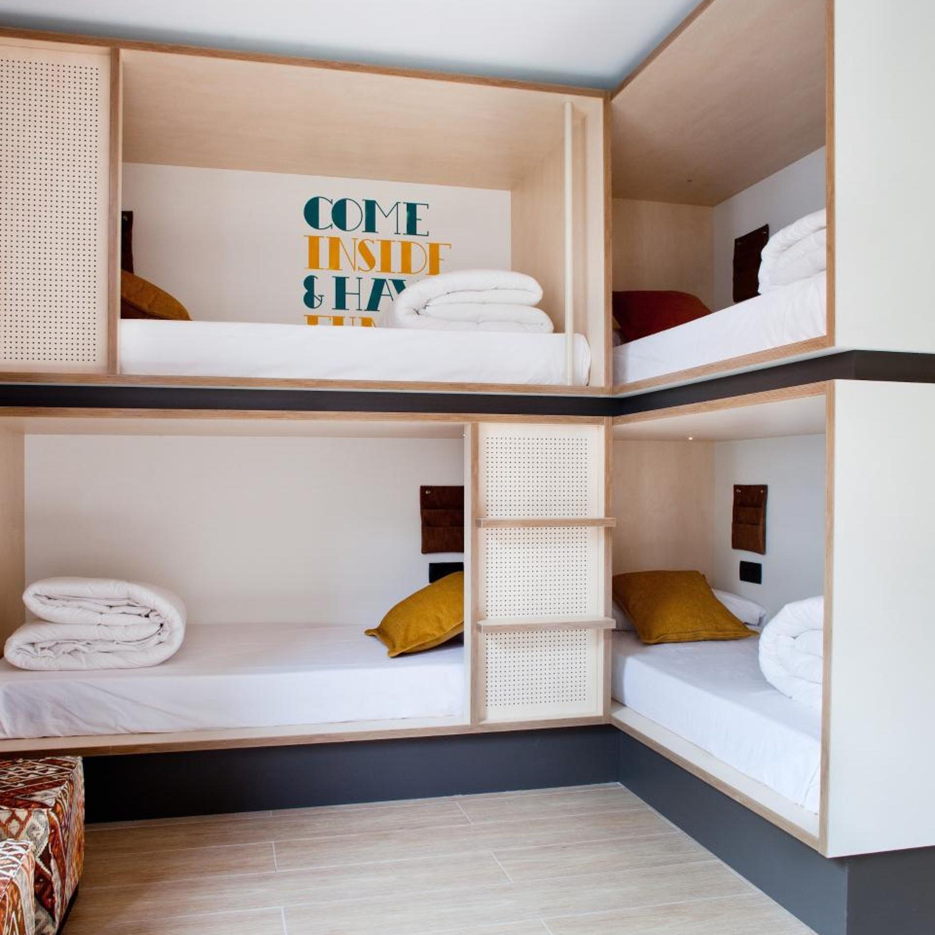 Female Dorm, 6 People