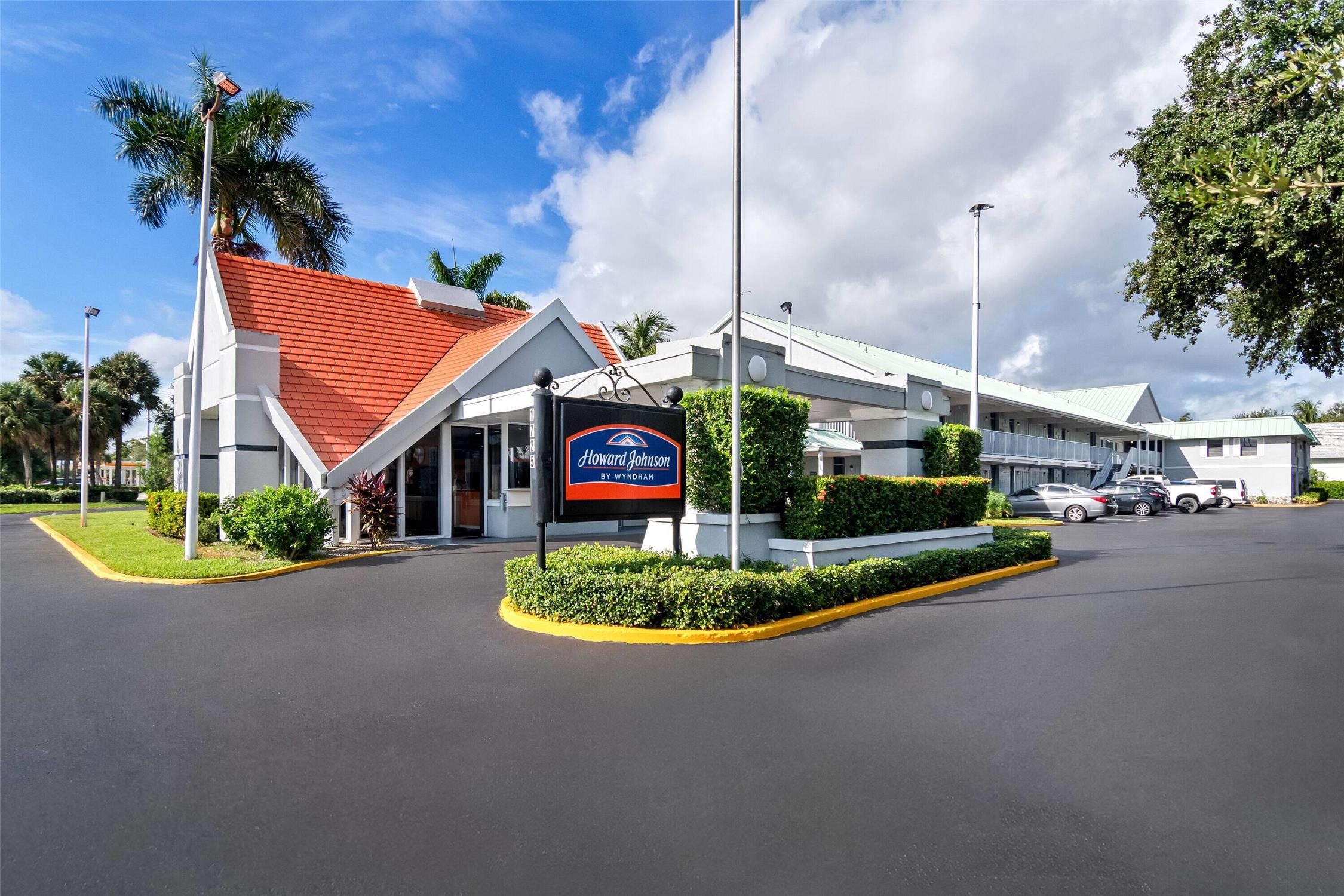 Howard Johnson By Wyndham Vero Beach / Downtown 16/22