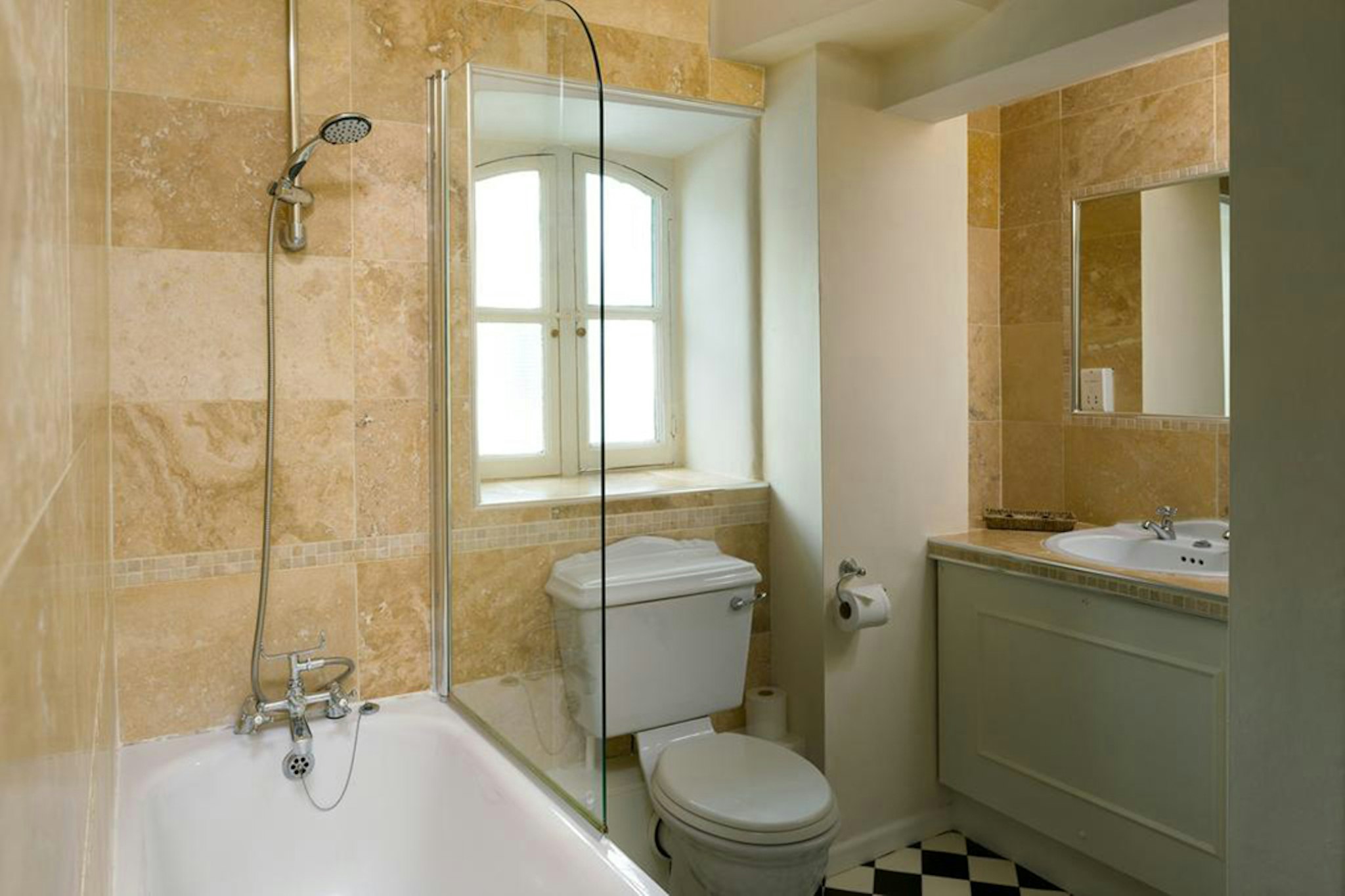 Marlborough Arms Hotel 32/41