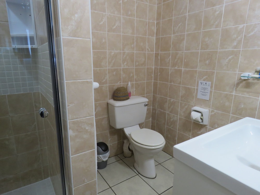 Beachcomber Bay Guest House 50/50