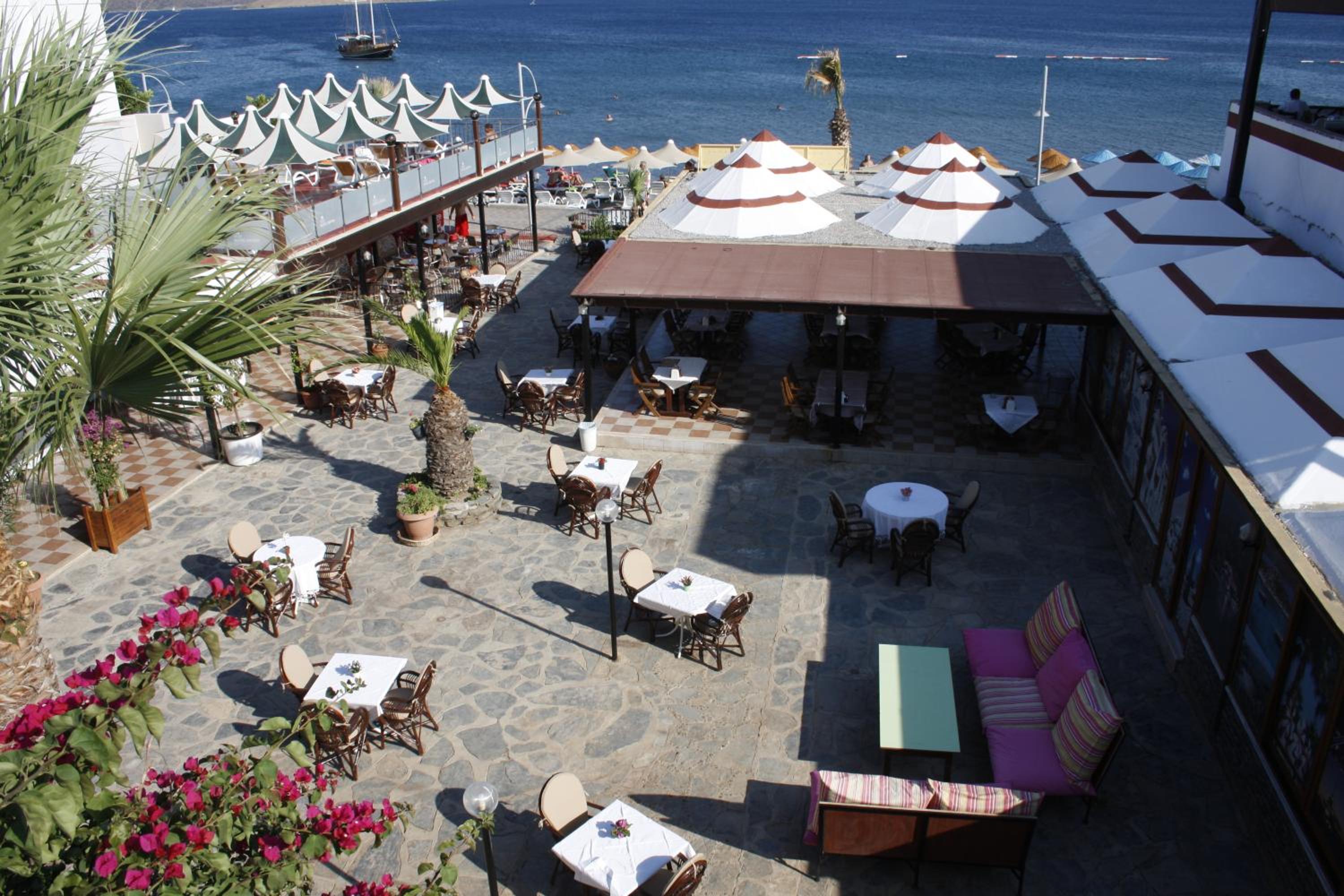 Amfora Otel 49/53