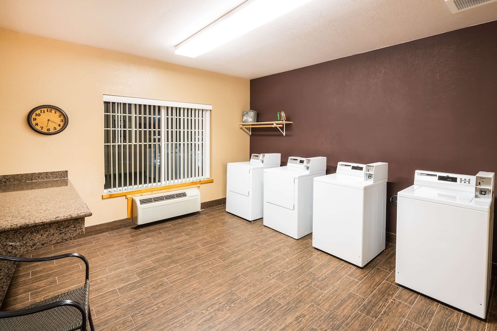 Best Western Plus Riverfront Hotel And Suites 24/37