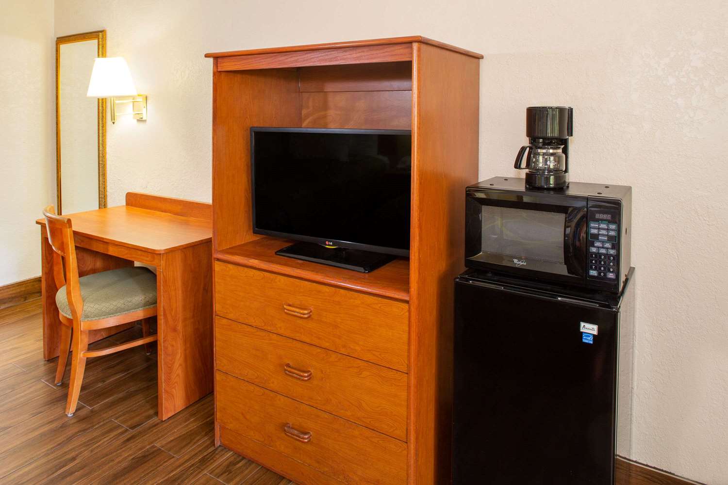 Super 8 By Wyndham North Palm Beach 50/58