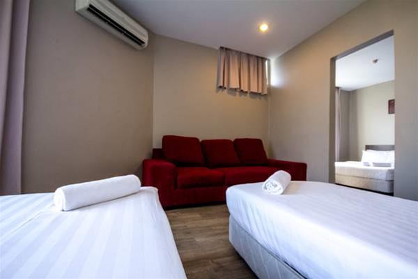 Chariton Hotel Butterworth 16/25