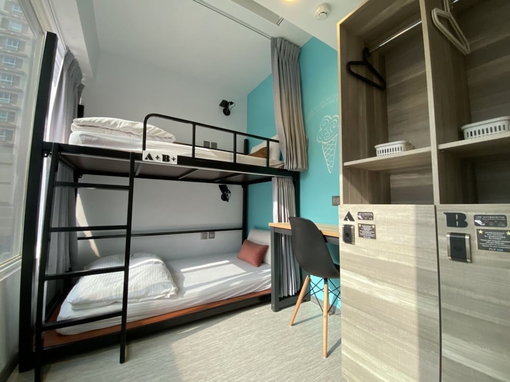 Flyinn Hostel 11/50