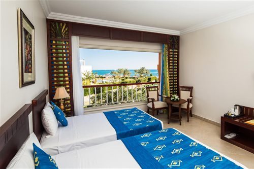 غرفة ديلوكس ثلاثية بإطلالة على البحر