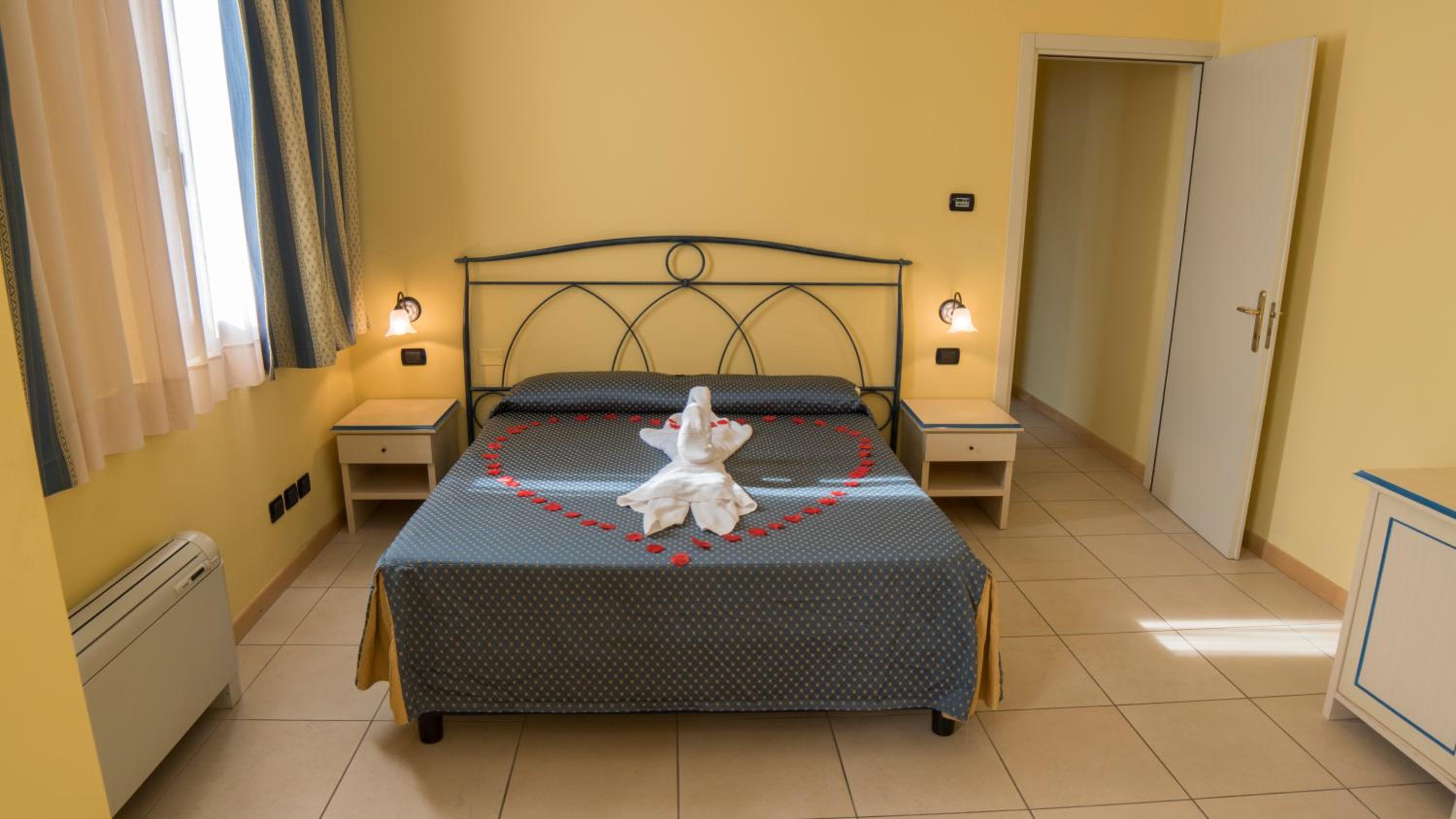 غرفة عائلية بشرفة، Hotel Lovere Resort And Spa 3/6