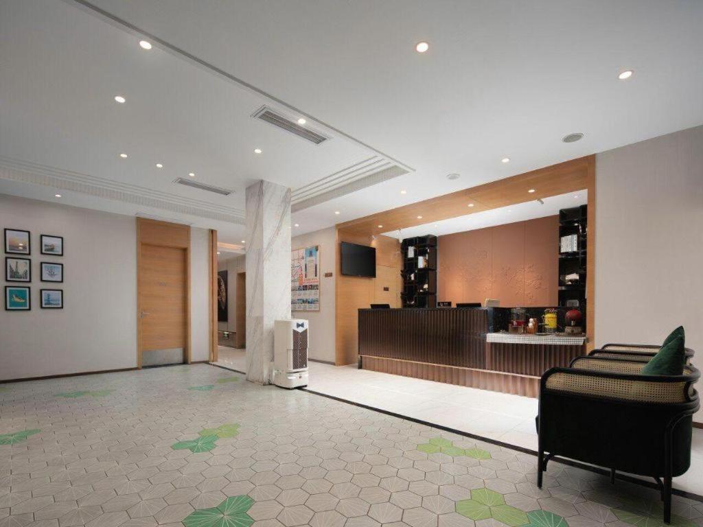 Metropolo Jinjiang Hotel (Haikou East High-speed Railway Station, Normal University) 10/30