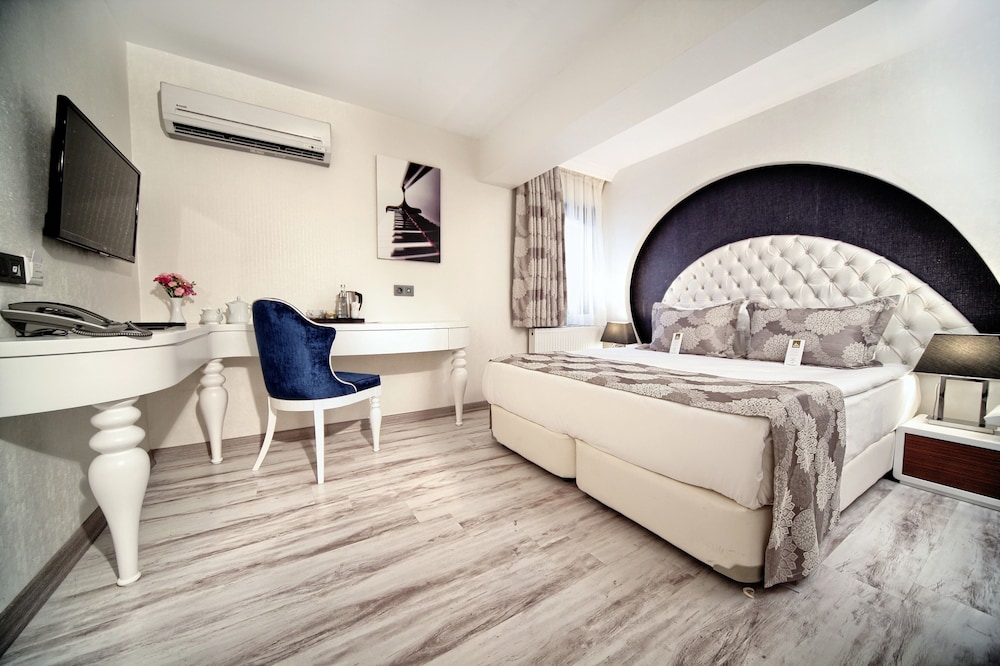 Demonti Hotel 50/69