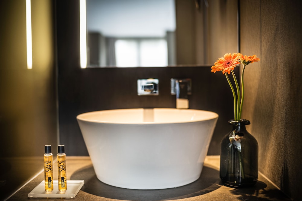 SAKS Urban Design Hotel Frankfurt 49/50