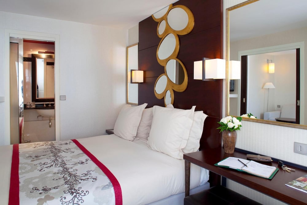 Hotel Le Senat 12/31