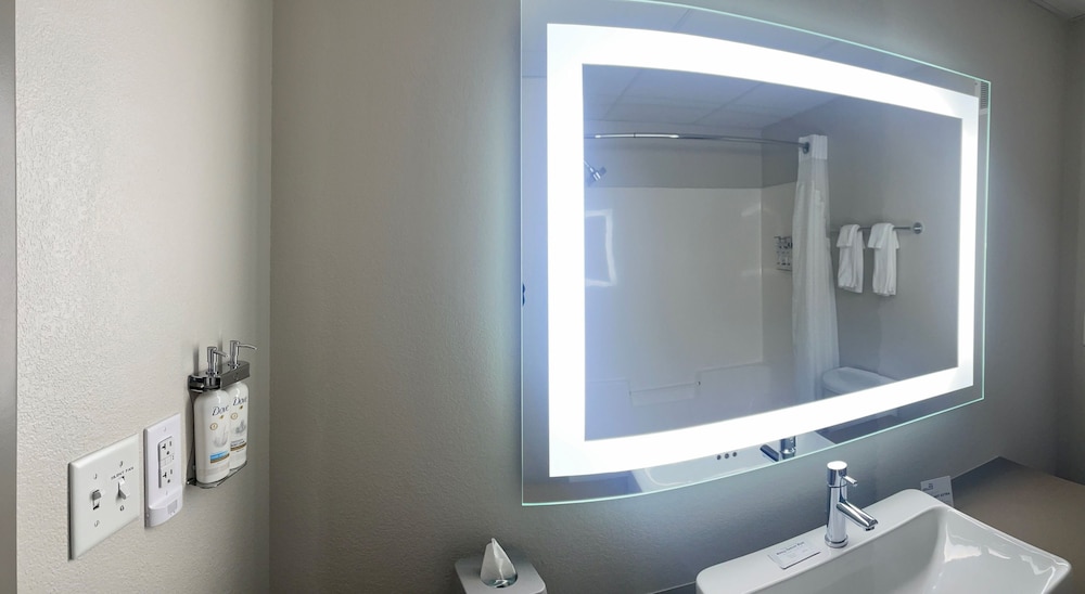 جناح بسريرين كوين بغرفة نوم واحدة، Holiday Inn Express & Suites Marquette, an IHG Hotel 8/10