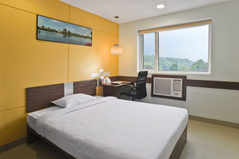 ROOM, TWIN BEDS
