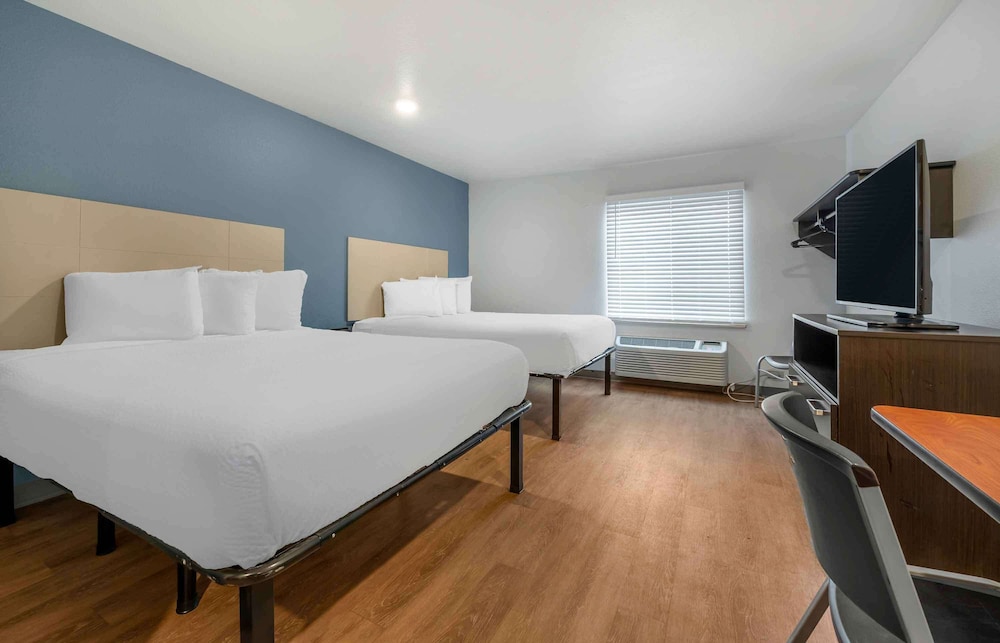 STUDIO, 2 QUEEN BEDS