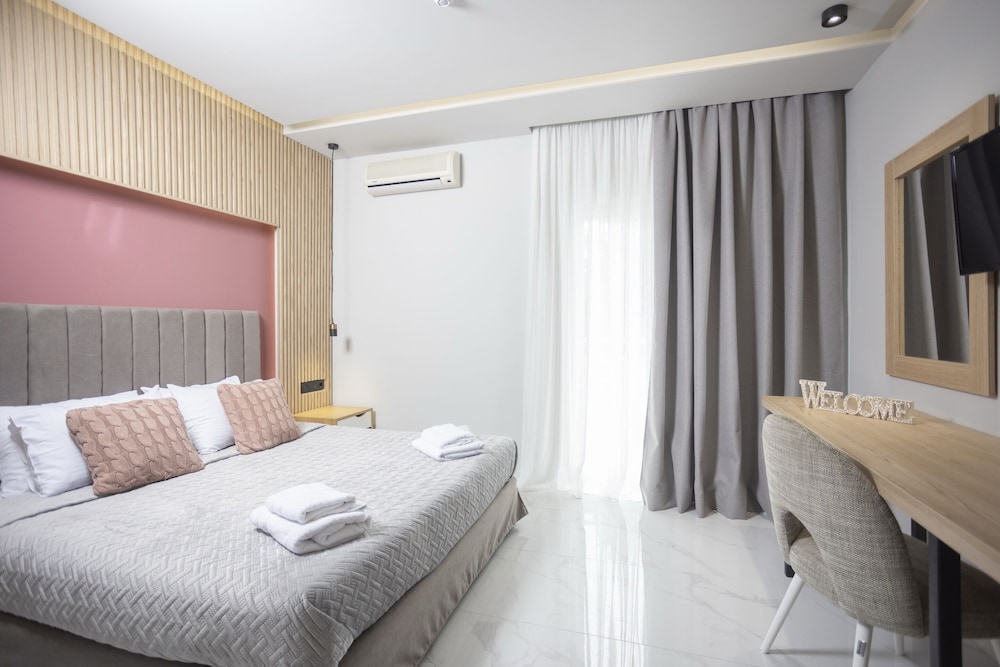 GRAND, DOUBLE BED, GARDEN VIEW