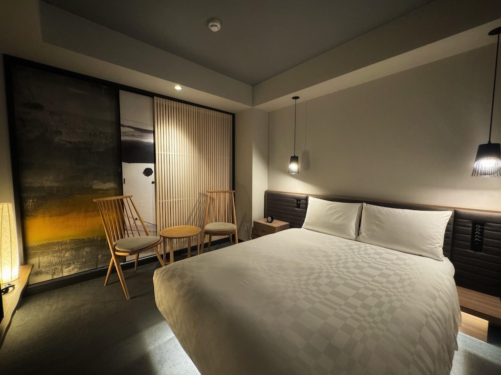 ROOM, DOUBLE BED