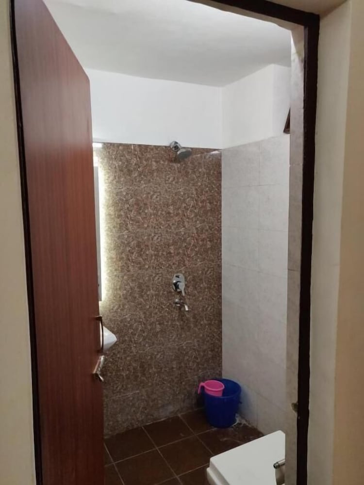 Joey's Hostel 41/47