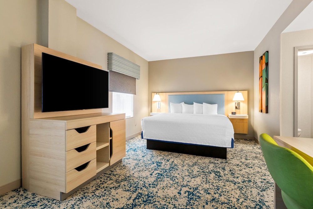 STUDIO, SUITE, KING BED, SOFA