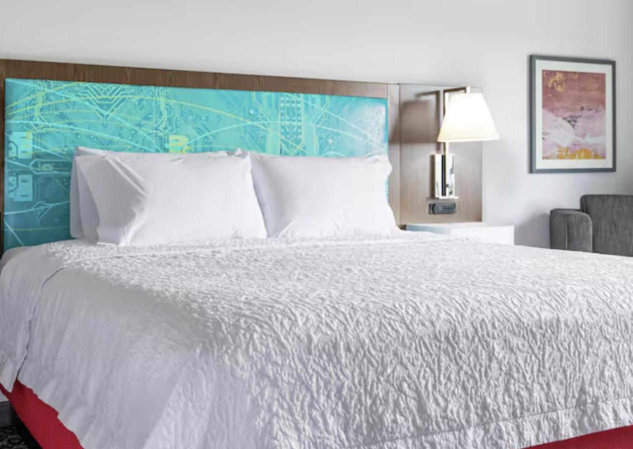 Hampton Inn Manitowoc 3/6