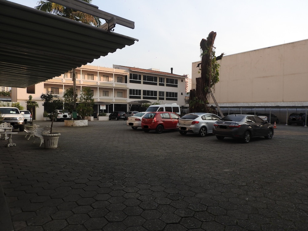 BRUGGEMANN HOTEL 48/49