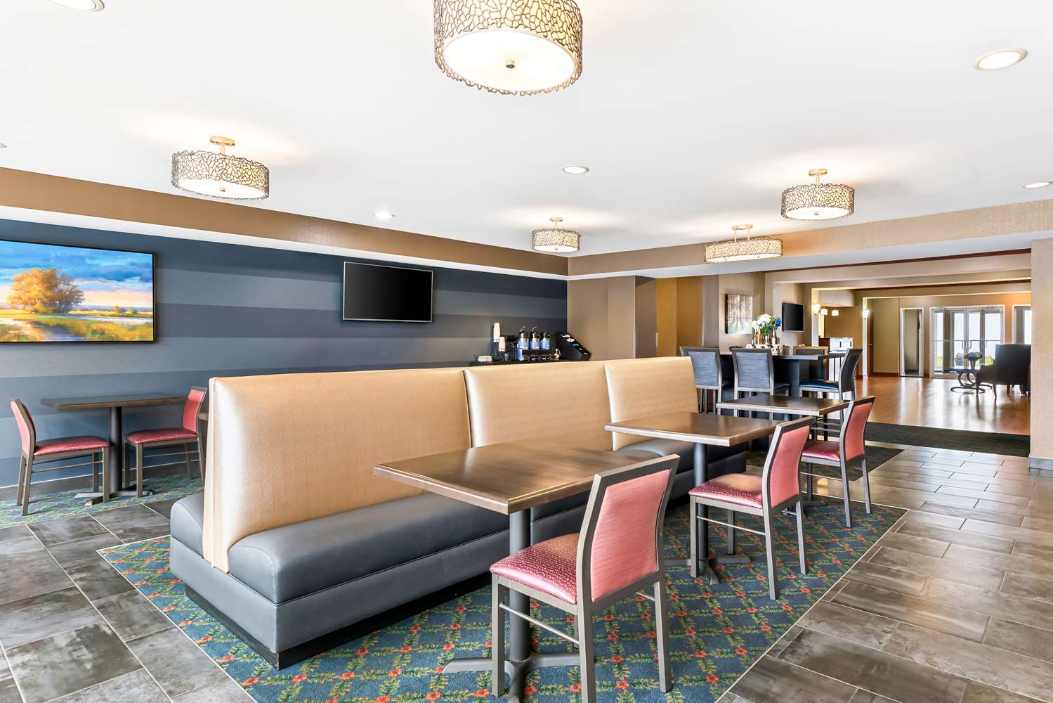 Best Western Legacy Inn & Suites Beloit/South Beloit 4/13