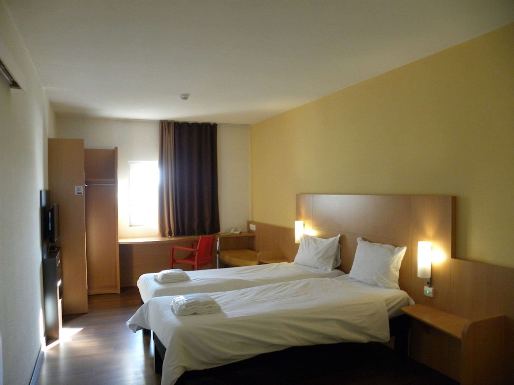 Ibis Sofia Airport Hotel 15/60