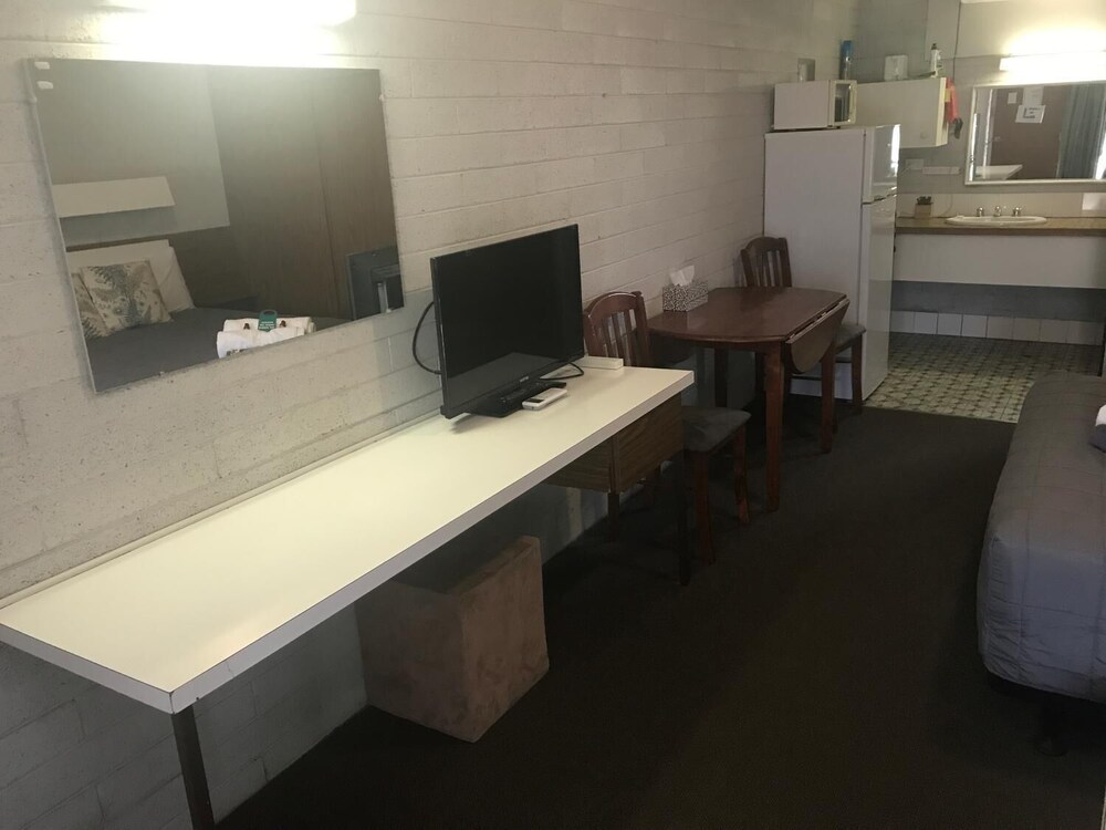 Thomas Lodge Motel 32/49