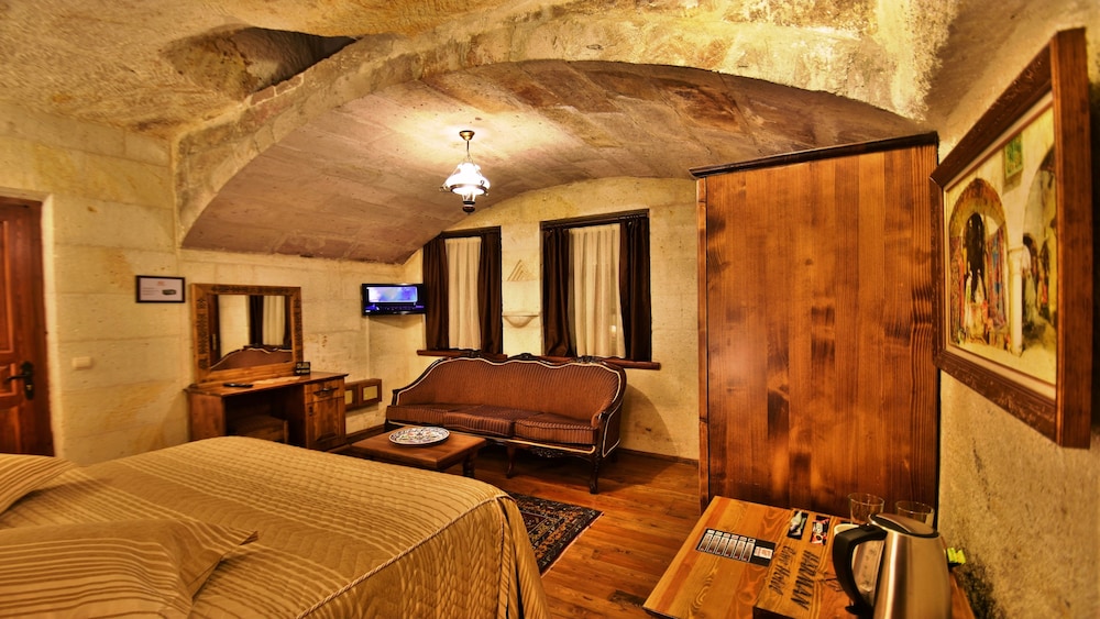 Harman Cave Hotel 35/78