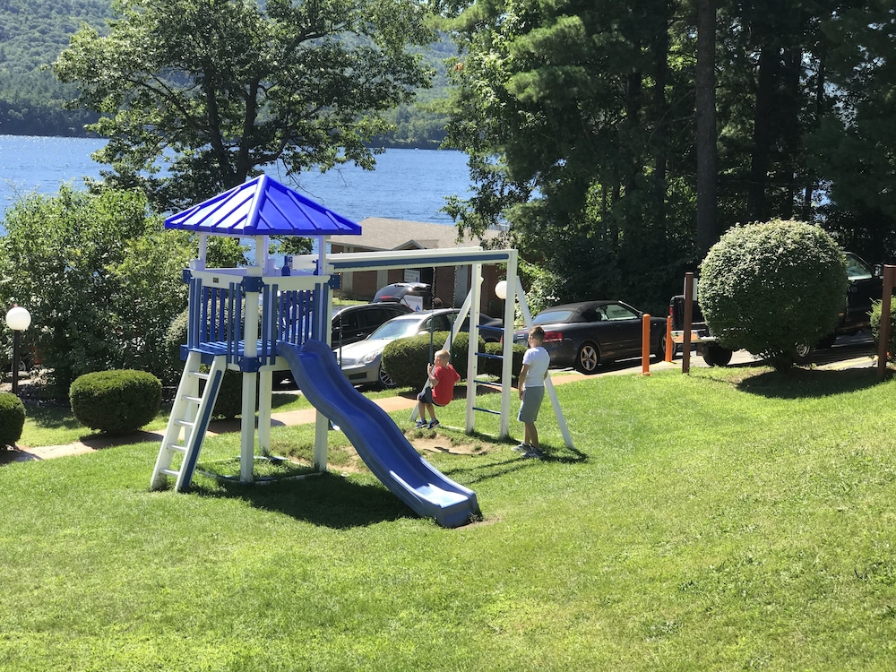 Lakefront Terrace Resort 22/42